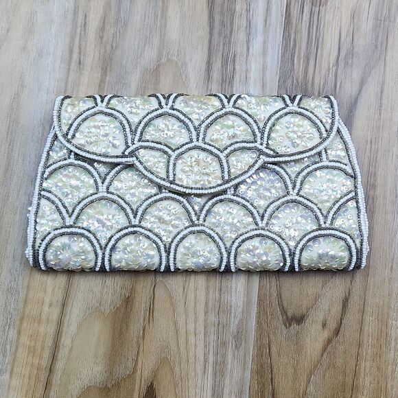 🔹️La Regale Ivory Beaded & Sequined Clutch - Picture 1 of 12